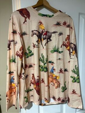 NWT- Women’s Long Sleeve Western Print Tee – Cream Cowboy Design